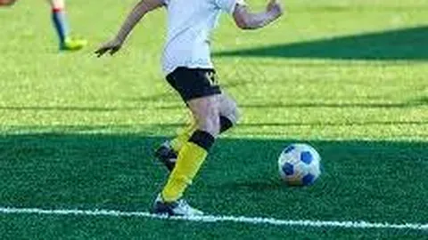 詹姆斯42分钟内狂砍32分12板14助，决战关头力挺浓眉哥